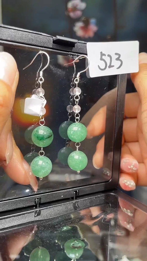 未镶嵌耳饰水晶喜欢拍