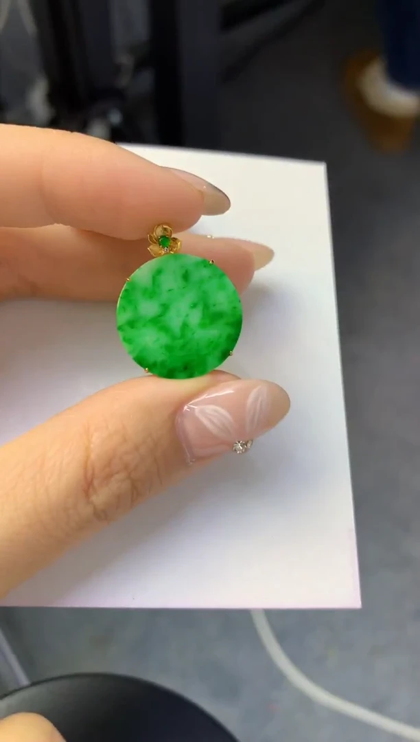 颈饰18K金镶嵌翡翠天然缅甸a货翡翠百元以上9元证书费自理
