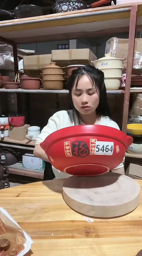 陶瑕疵红色浅堡不带盖不圆5464