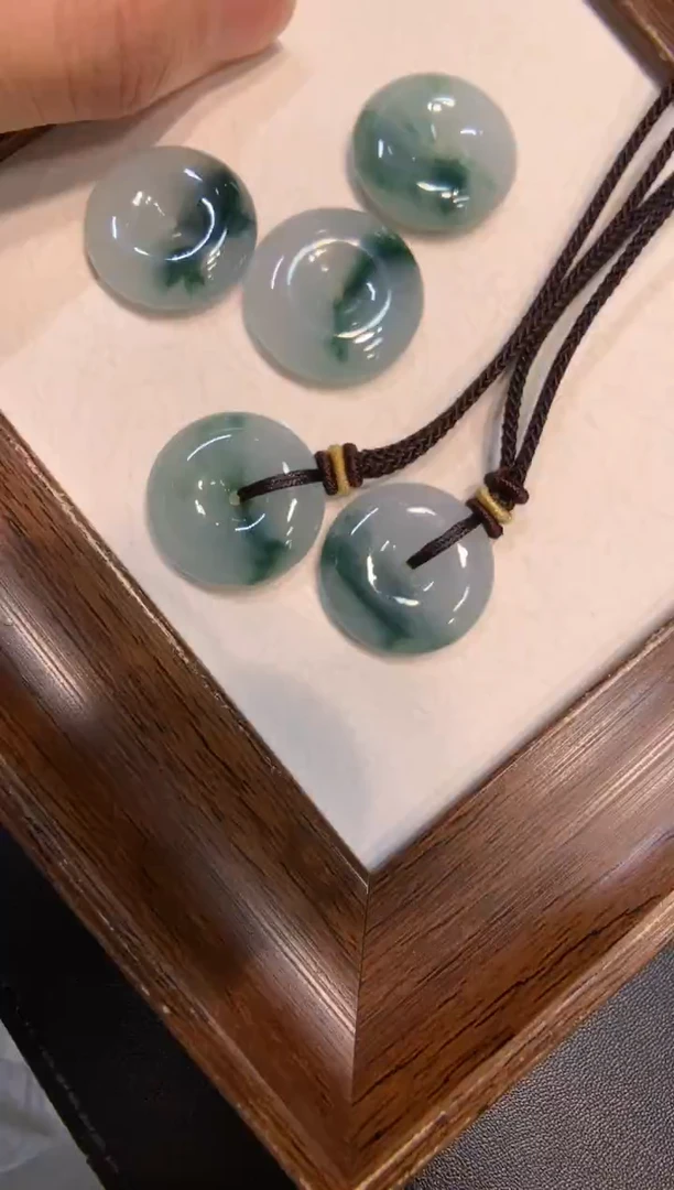 颈饰未镶嵌翡翠平安扣 多样性发一件