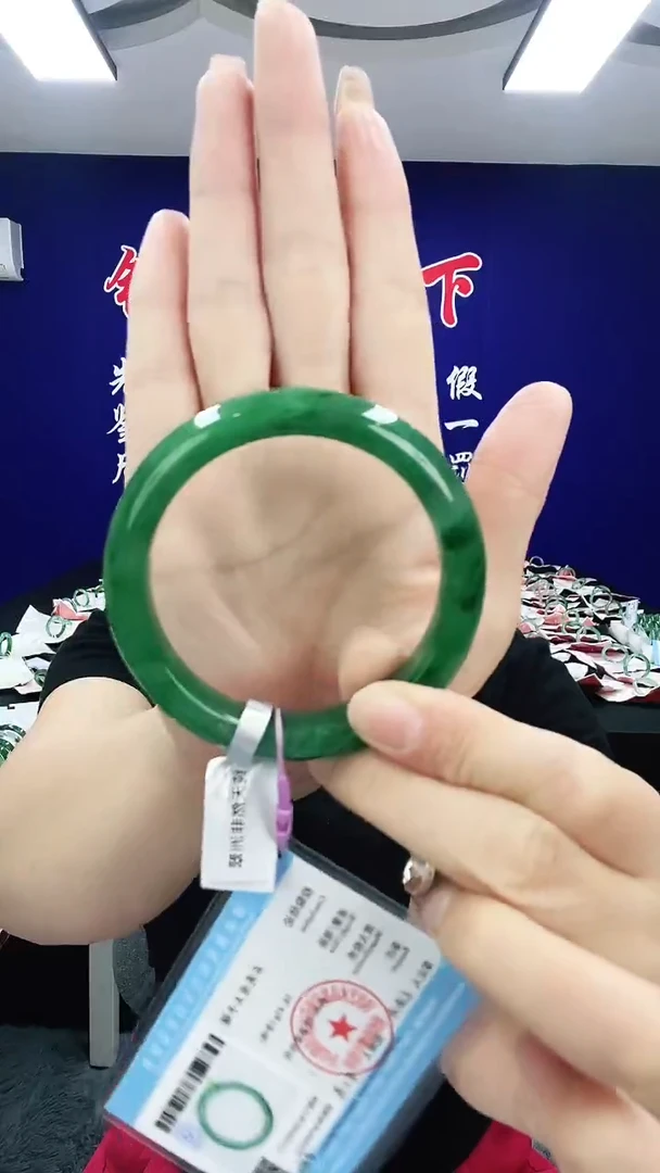 石英质玉（非洲翠）手镯未镶嵌1
