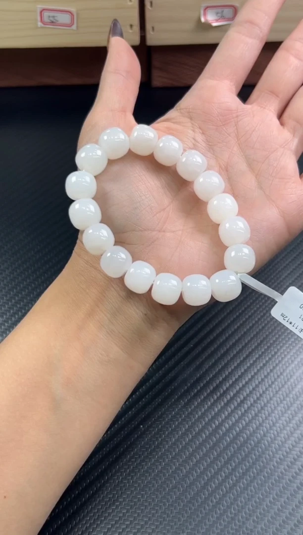 未镶嵌手串和田玉天泰微色差卡12 mj