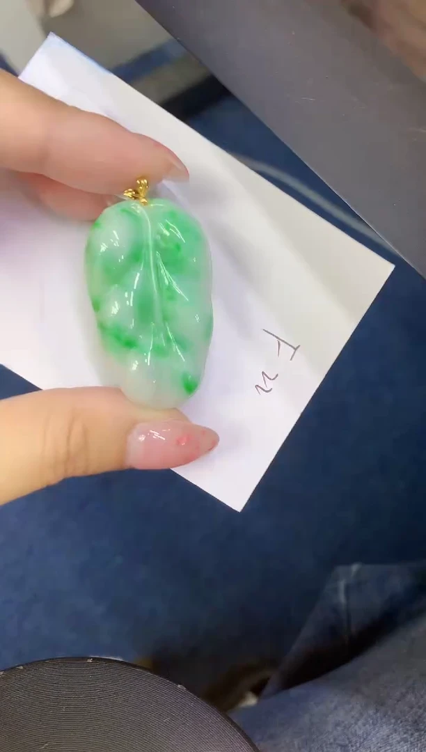 翡翠18K金镶嵌颈饰缅甸天然翡翠A货