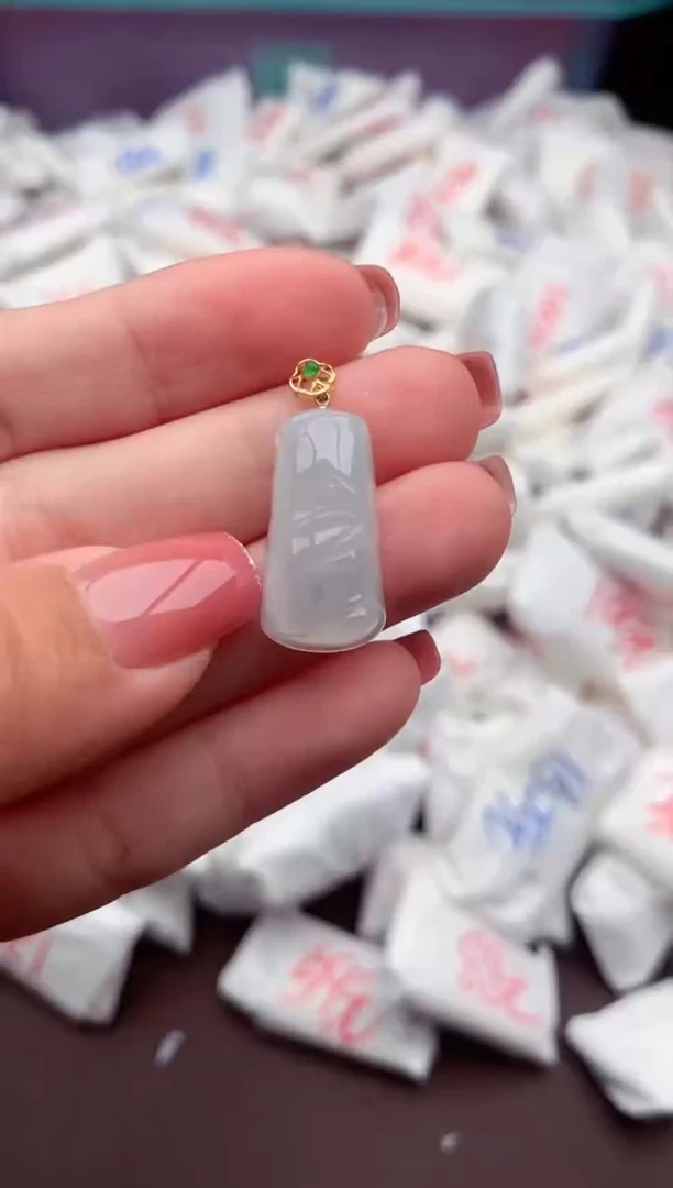 【闪购商品】翡翠挂件18K金镶嵌一