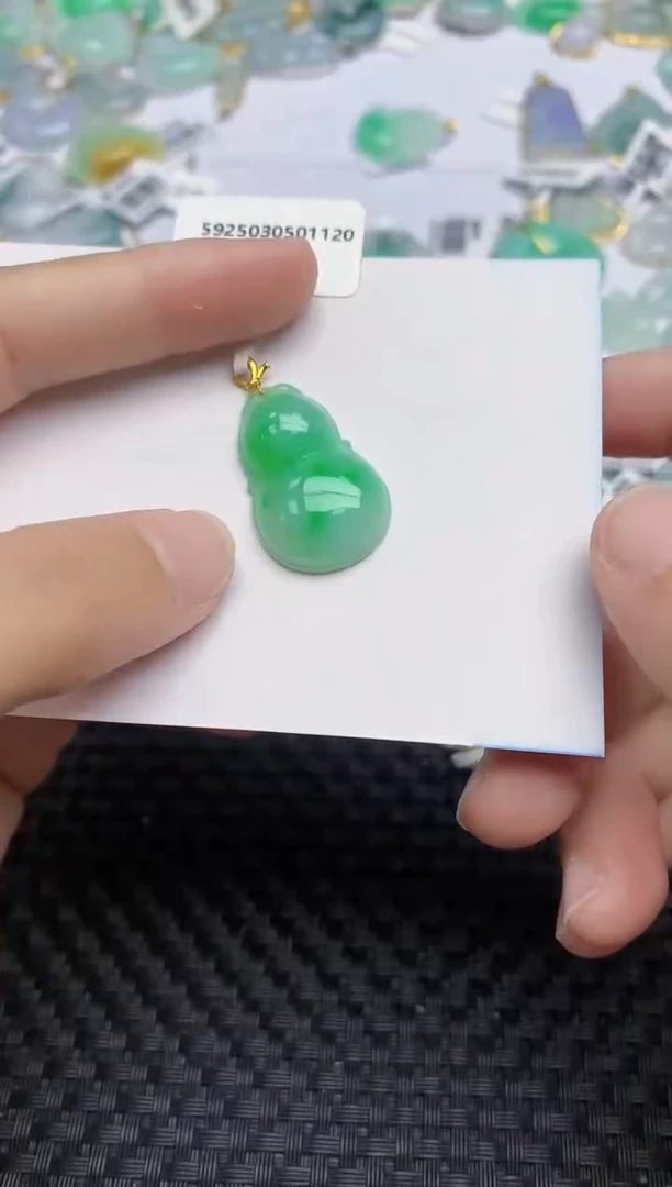 翡翠18K金镶嵌颈饰天然A货翡翠