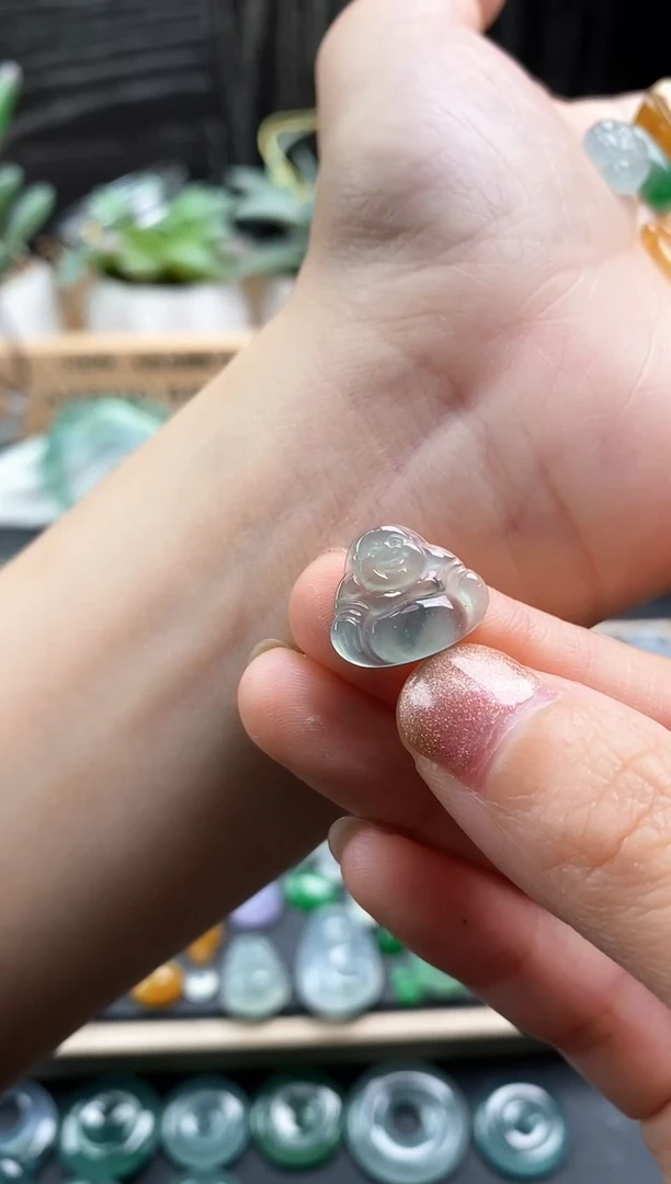 颈饰未镶嵌翡翠佛公