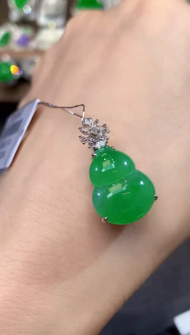 吊坠(不含链)18K金镶嵌翡翠A114