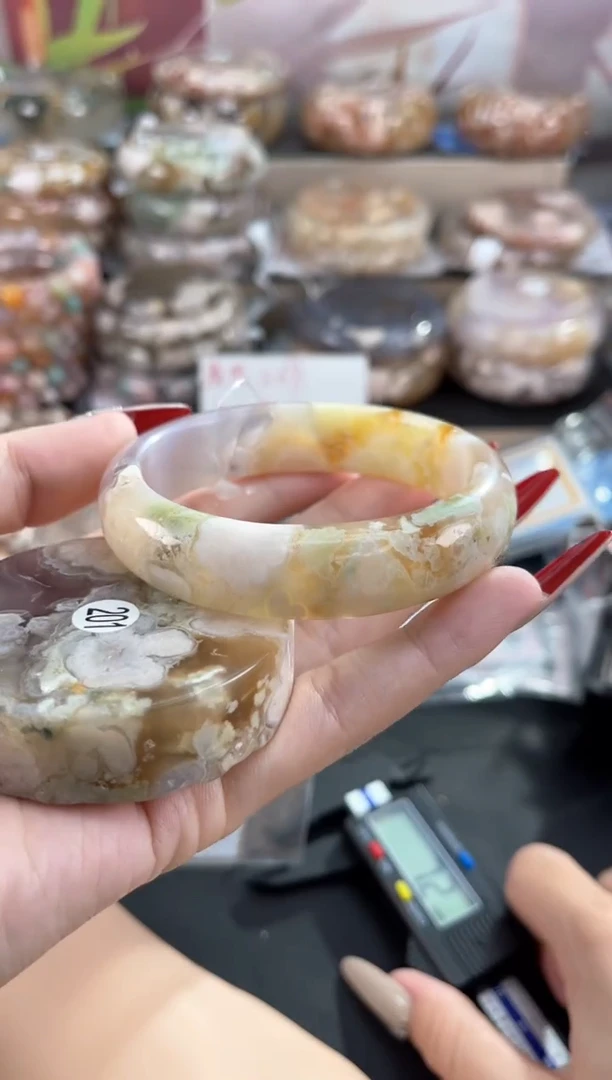 未镶嵌手镯石英质玉59