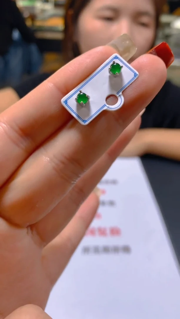 未镶嵌翡翠耳饰多样性发一