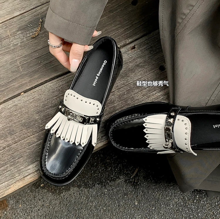 时尚锁扣2025春季新款真皮女鞋平跟百搭厚底乐福鞋休闲漆皮女单鞋