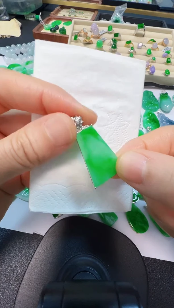 吊坠(不含链)18K金镶嵌翡翠4800