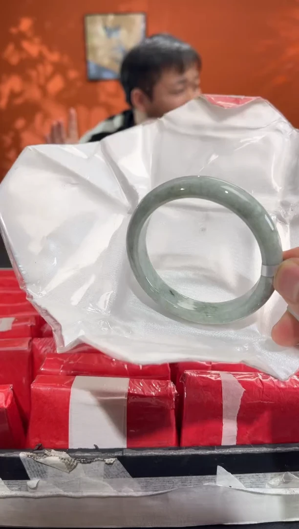 未镶嵌手镯翡翠