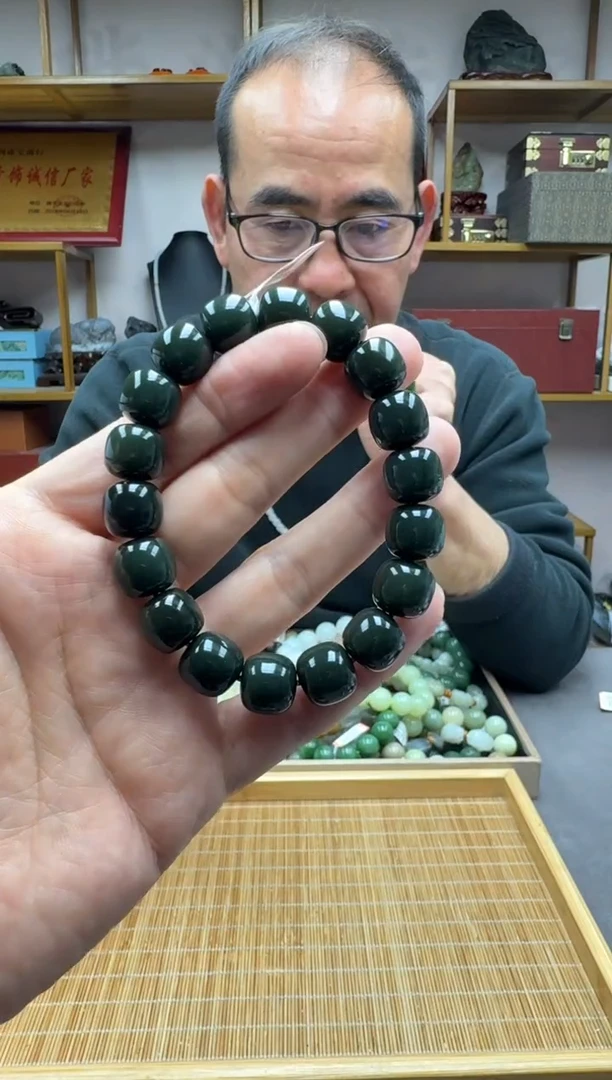 未镶嵌手链和田玉卡12沙枣青