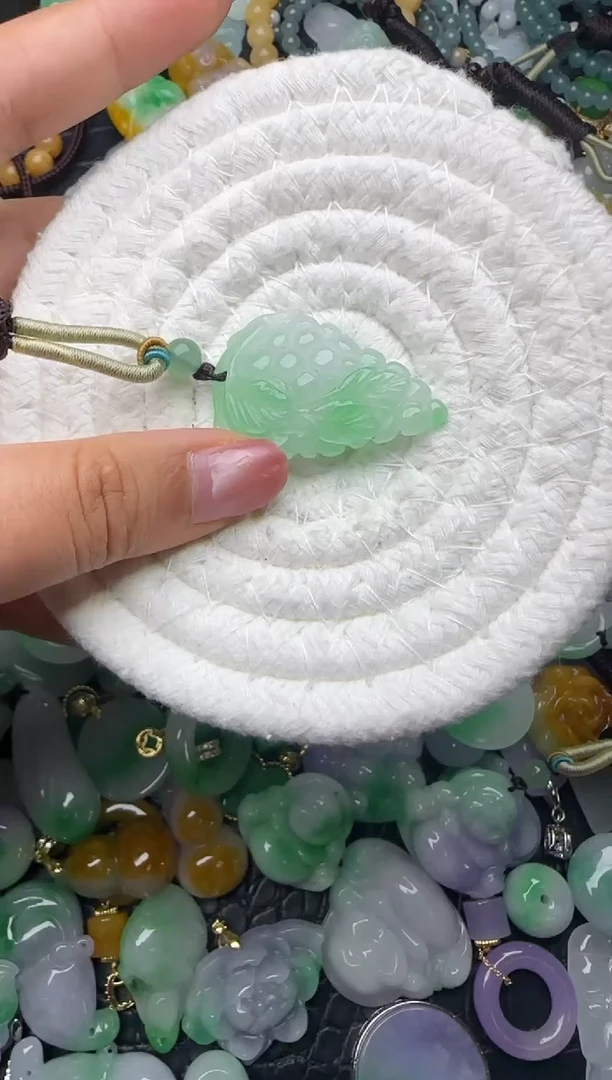 颈饰未镶嵌翡翠缅甸翡翠吊坠
