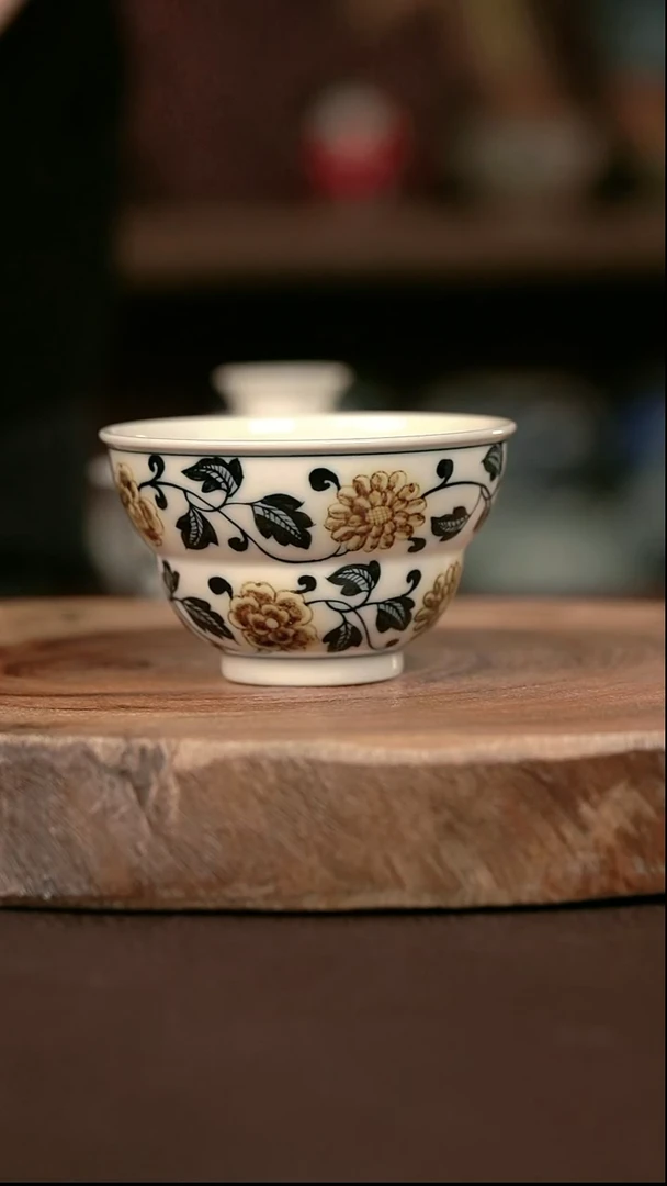 手绘微瑕高温现代瓷  气窑  2号釉  缠枝花卉葫芦杯90C