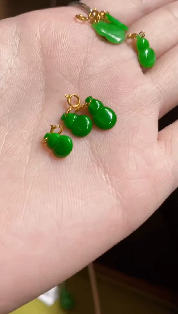 颈饰18K金镶嵌翡翠多样性发货发1个