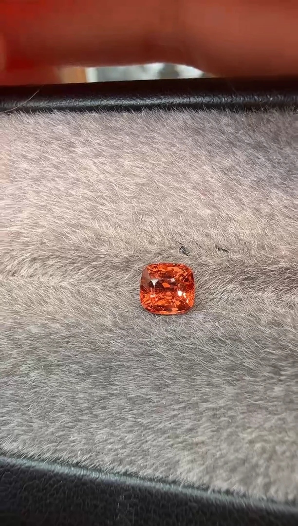 未镶嵌橙色尖晶石0.93ct-A052