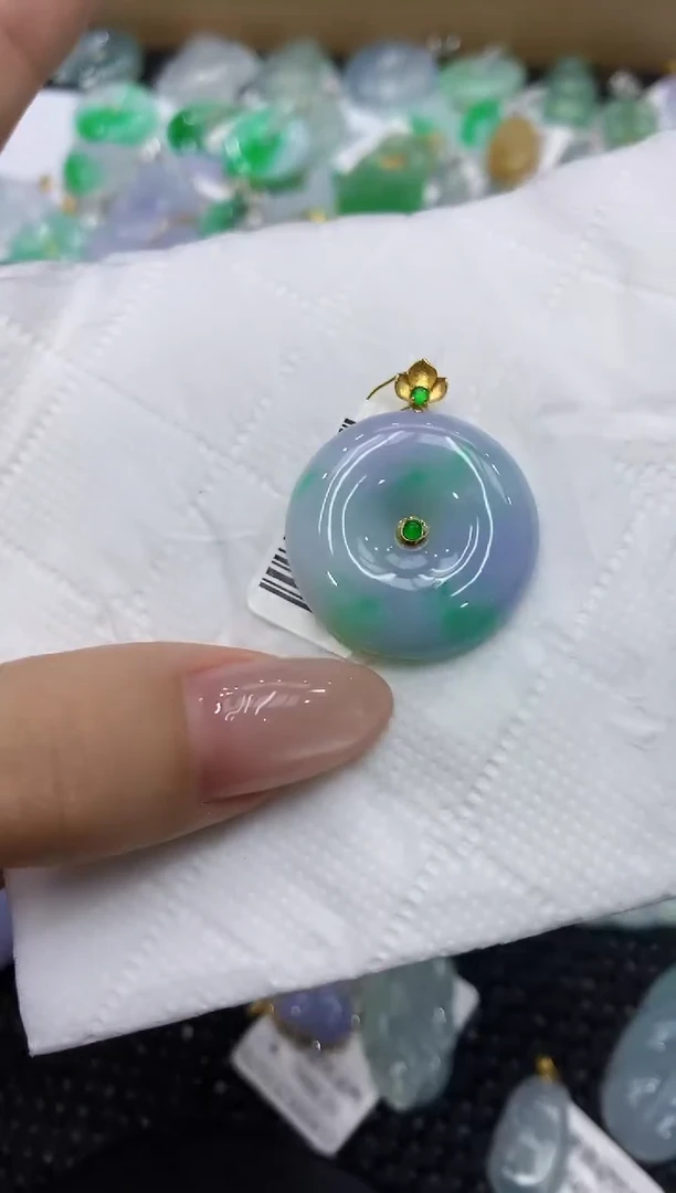 翡翠18K金镶嵌颈饰111111111111