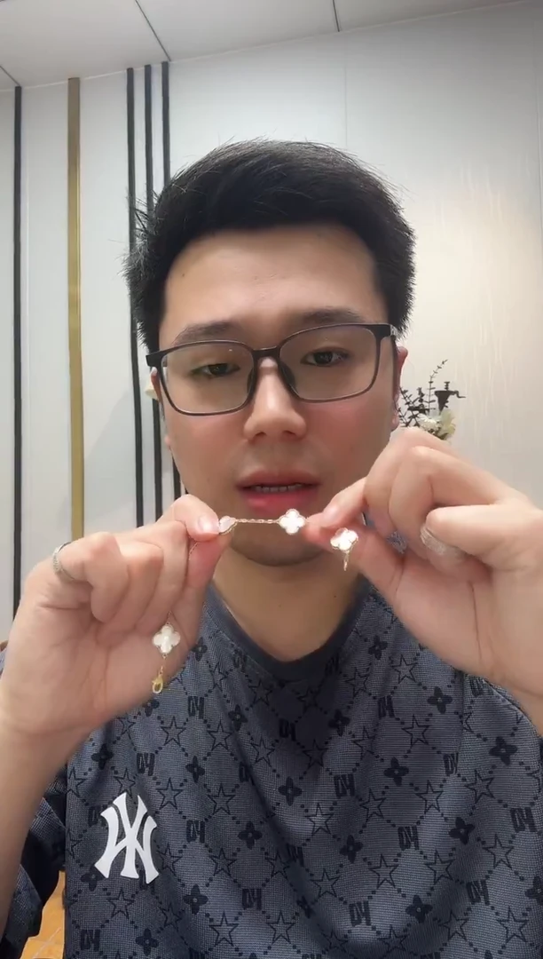 18K金镶嵌贝壳（贝母）手链一****?白色k黄，五花手链