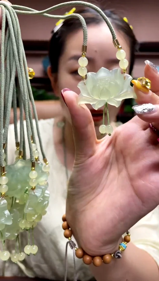 岫玉未镶嵌吊坠多样性发货发其中之一