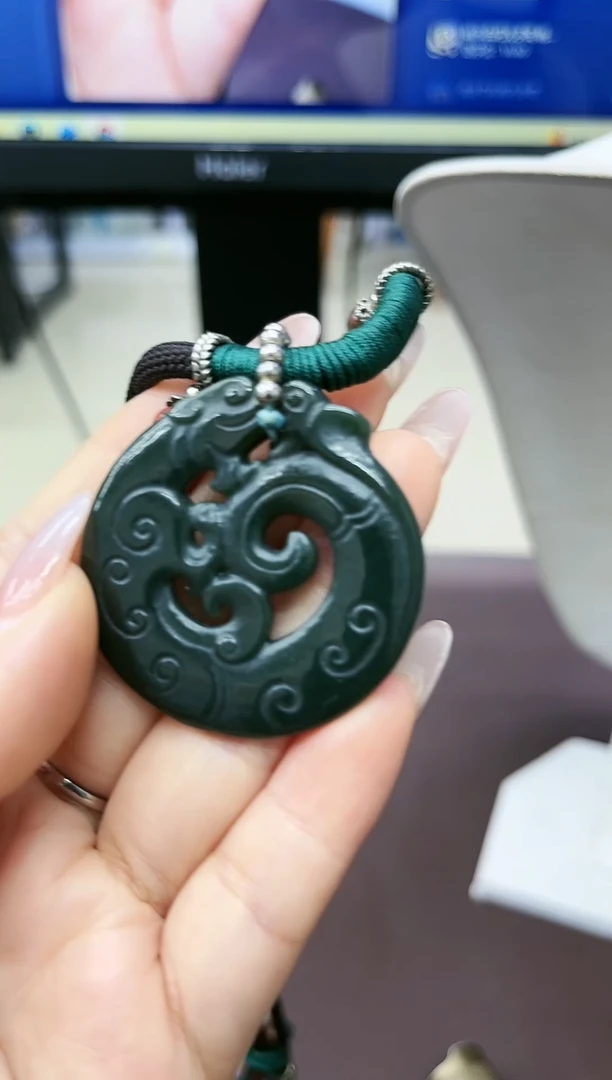 颈饰未镶嵌和田玉挂件