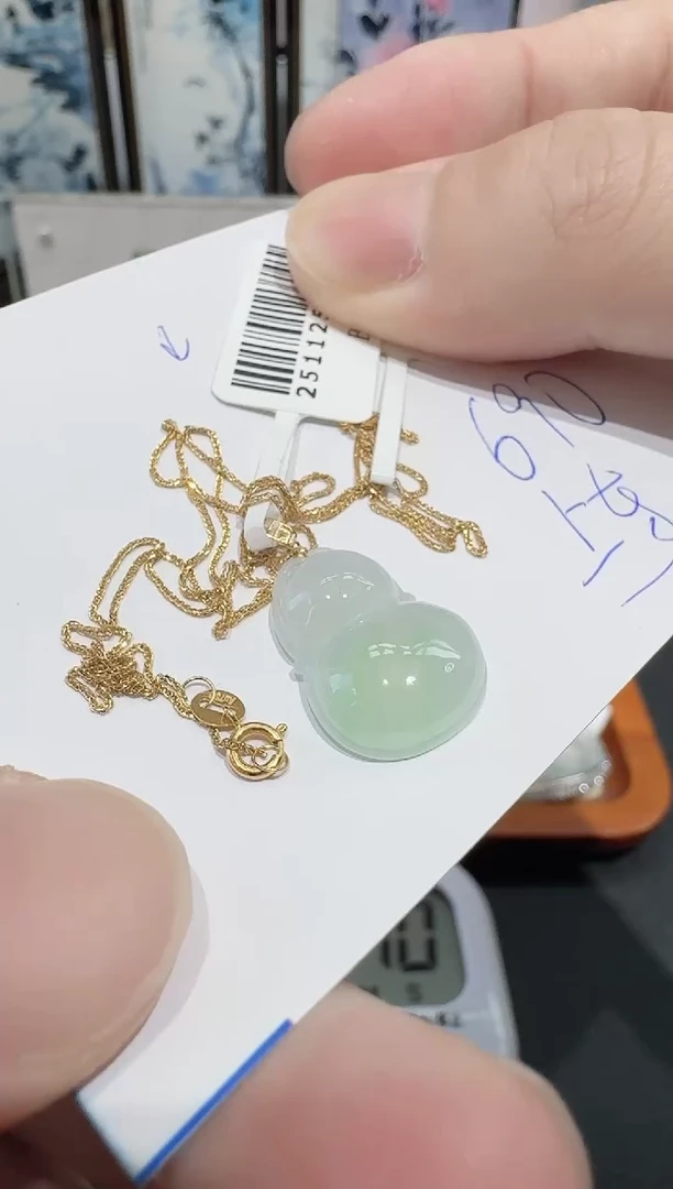 颈饰18K金镶嵌翡翠寄售回流，不退不换