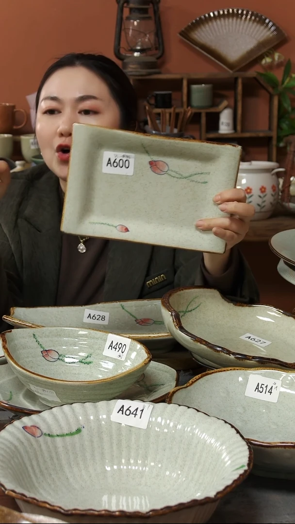 陶瓷A600 一只手绘荷花黑点长方盘23*15可能微瑕