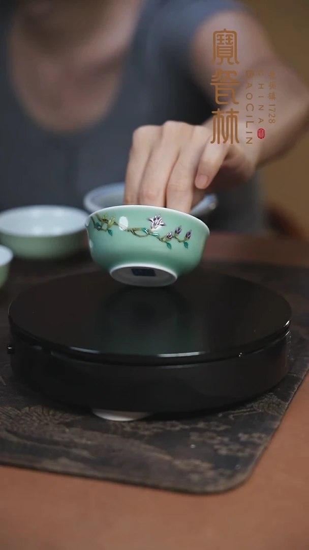 宝瓷林豆青粉彩玉兰蹲式杯