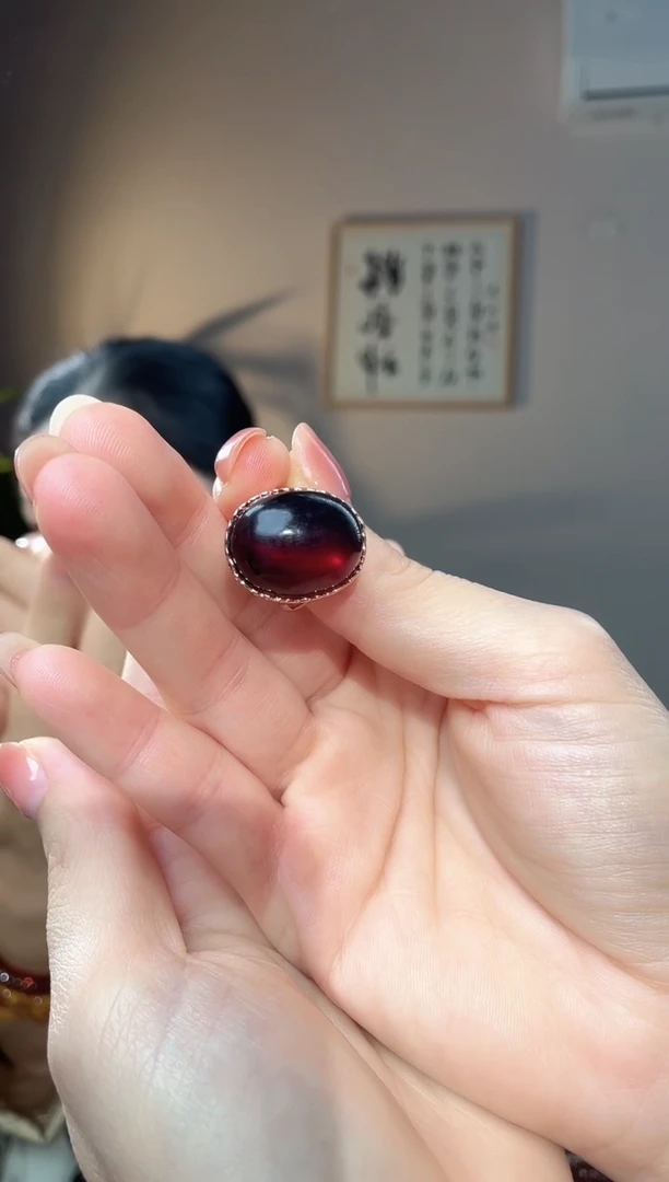 裸石琥珀未镶嵌血珀蛋面女王戒指