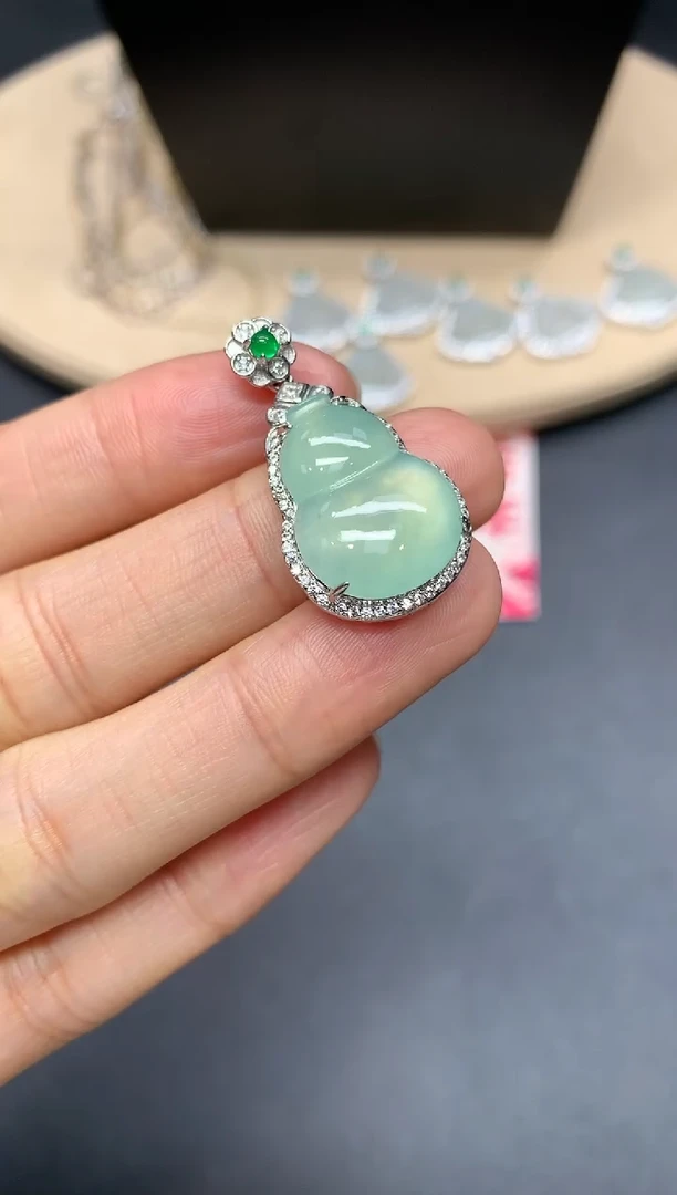 【闪购商品】翡翠吊坠(不含链)银S925镶嵌葫芦【多样性发其一】