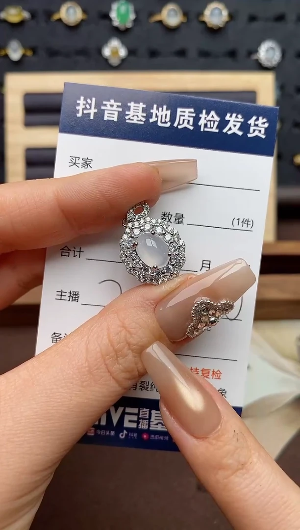 银S925镶嵌翡翠耳饰.