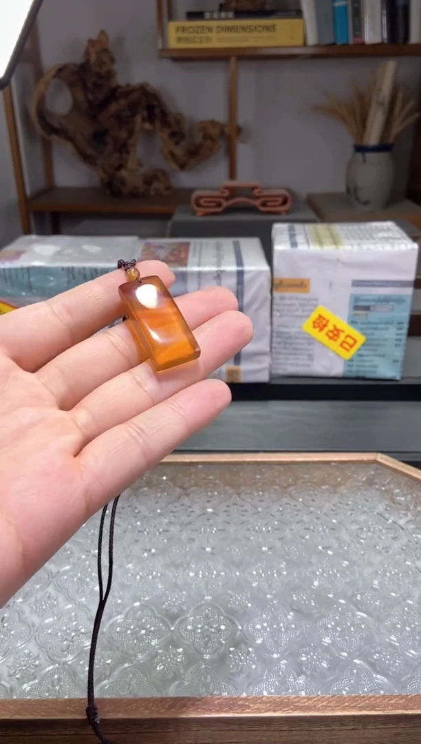 琥珀颈饰未镶嵌无事牌