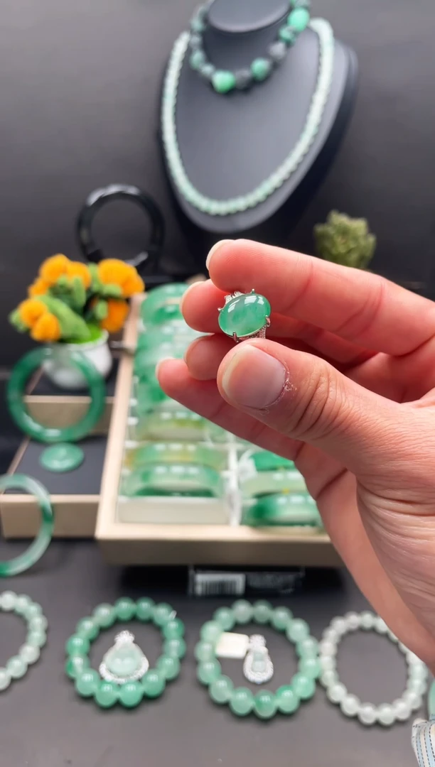 未镶嵌手镯石英质玉天然非洲翠