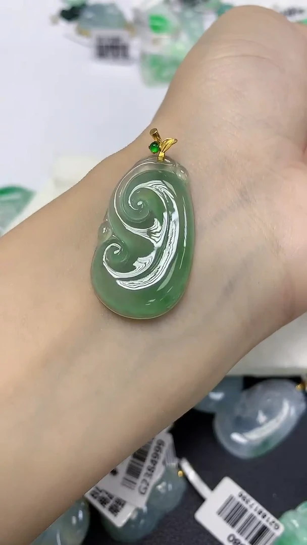 翡翠18K金镶嵌颈饰天然缅甸翡翠A货