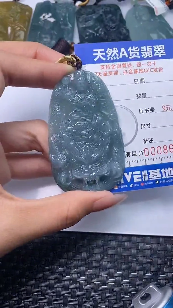 颈饰未镶嵌翡翠卡**子