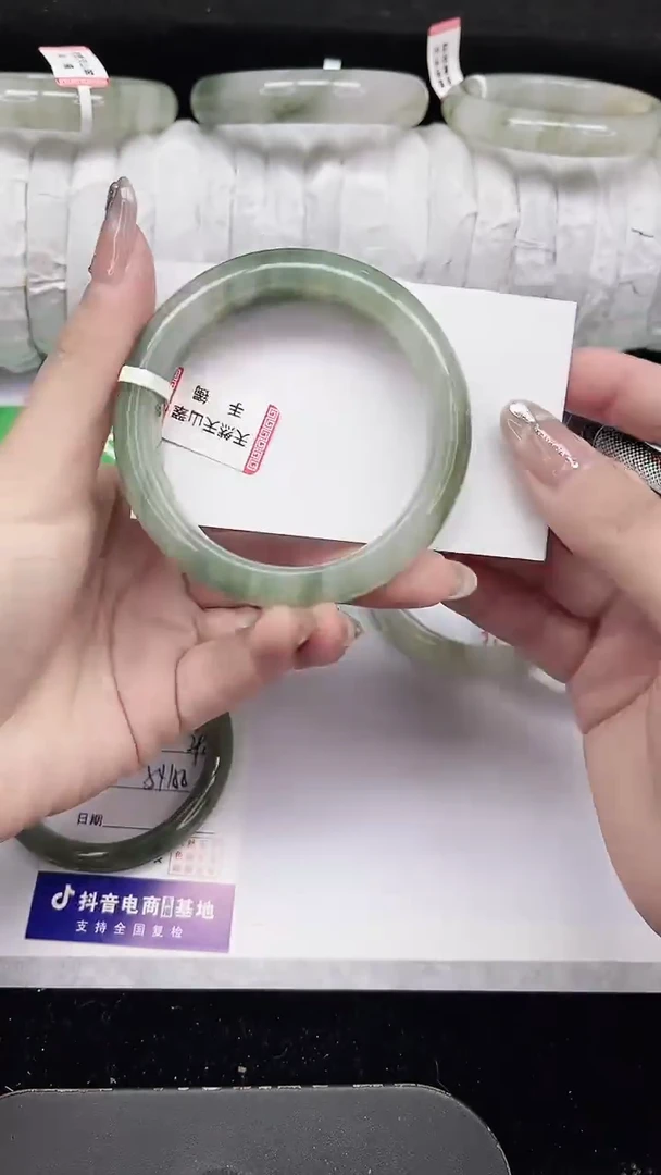 未镶嵌手镯石英质玉130-53/54