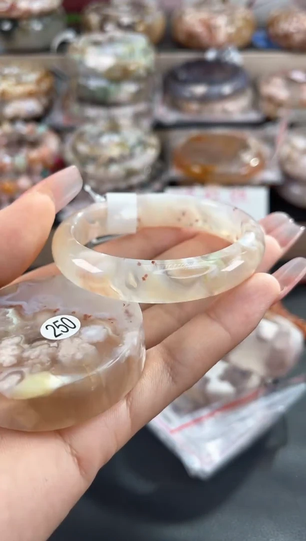 未镶嵌手镯石英质玉52