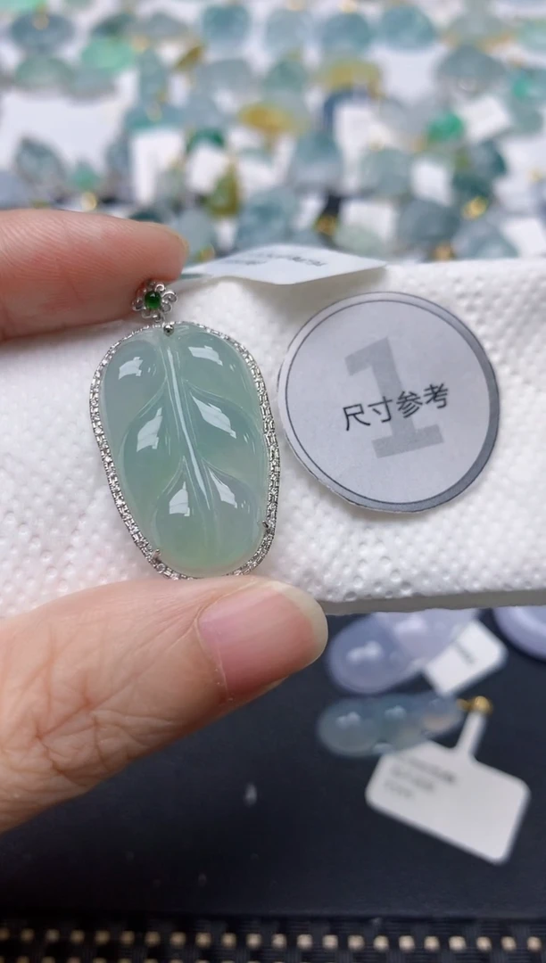 颈饰18K金镶嵌翡翠天然缅甸A货翡翠