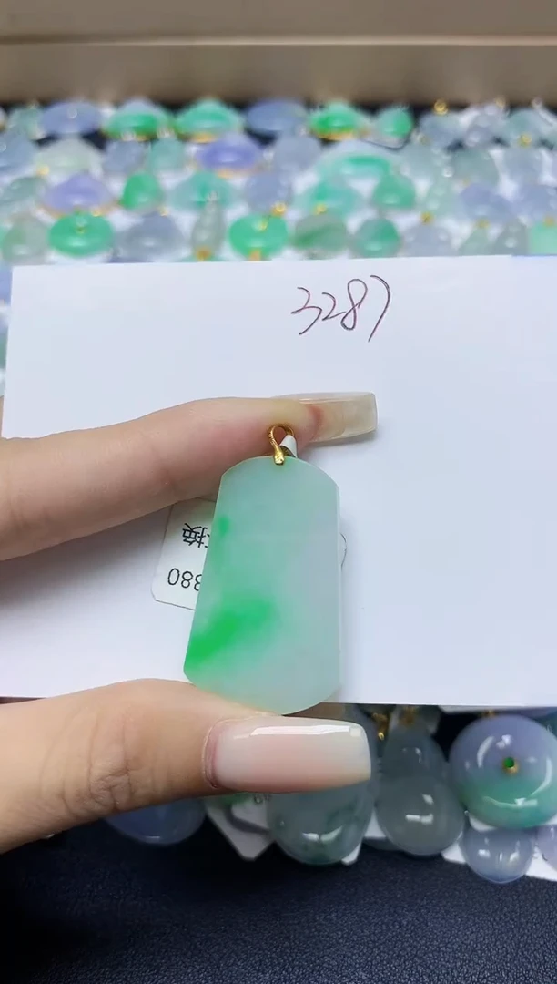翡翠18K金镶嵌颈饰 天然缅甸翡翠A货