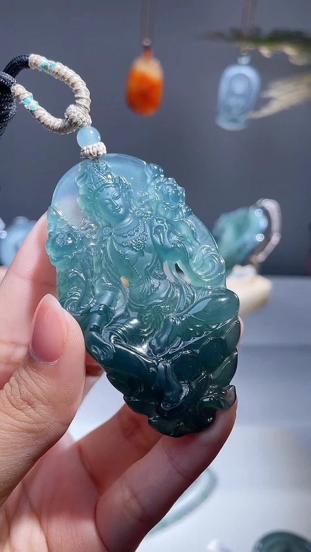 颈饰未镶嵌翡翠度母