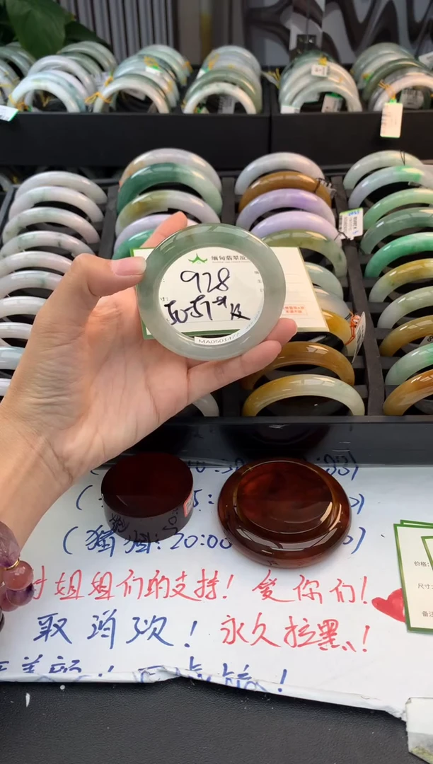 未镶嵌定制翡翠毛货需精细抛光+多人