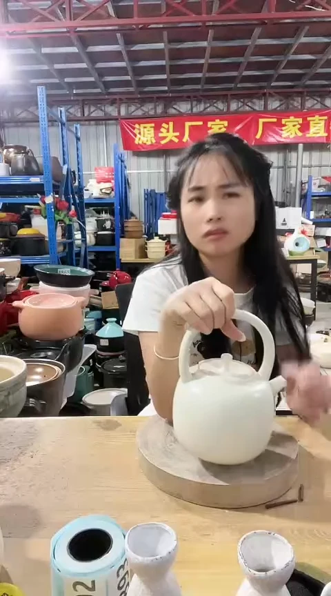 瑕疵白色明火壶带盖