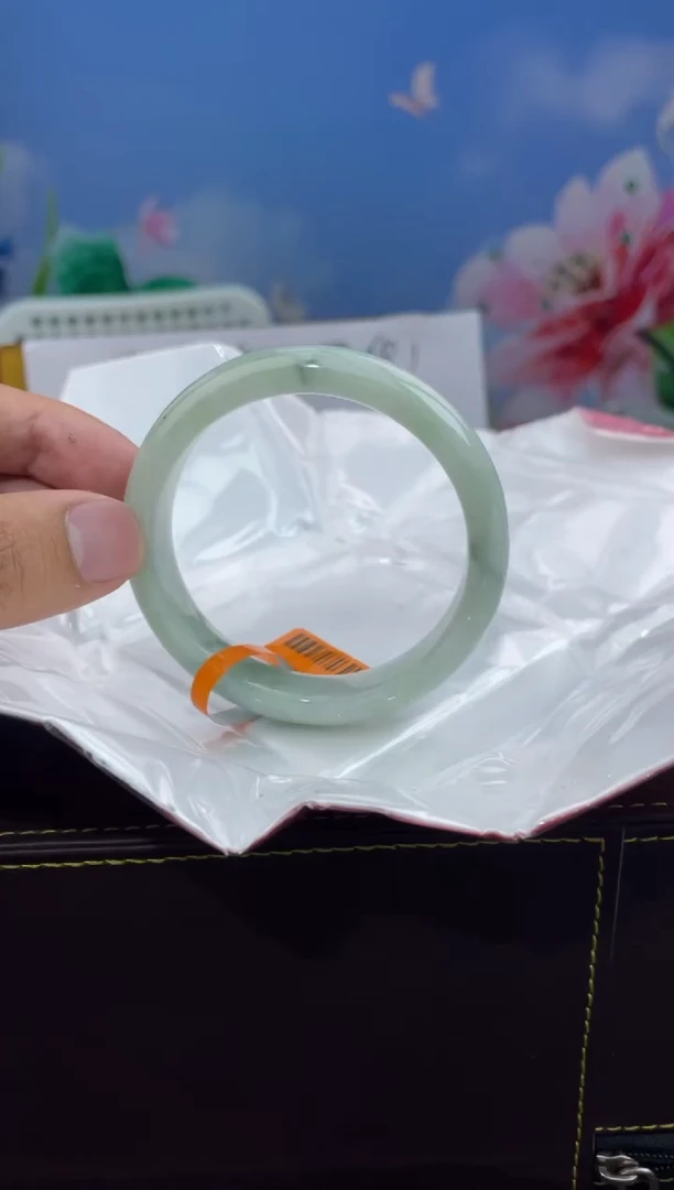 翡翠手镯未镶嵌16翡翠手镯(微瑕)