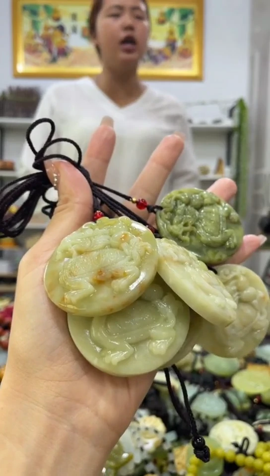 未镶嵌岫玉吊坠多样性发货发其中一件