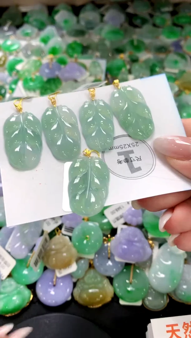 翡翠18K金镶嵌颈饰1111111111（多样性发其一）