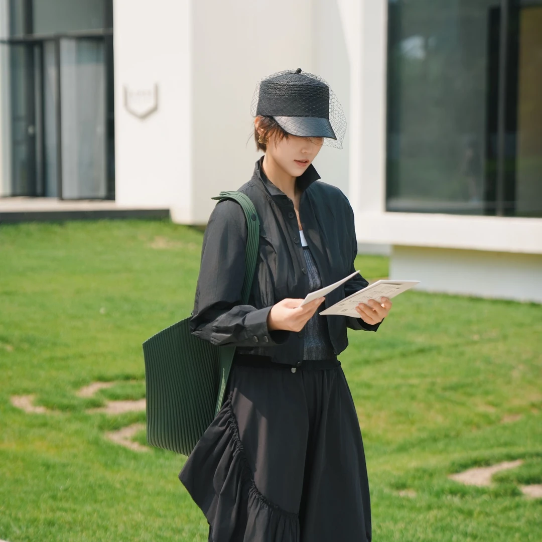 AMASS/阿玛施短款廓形下摆抽绳调节肌理褶皱面料衬衫女5300236