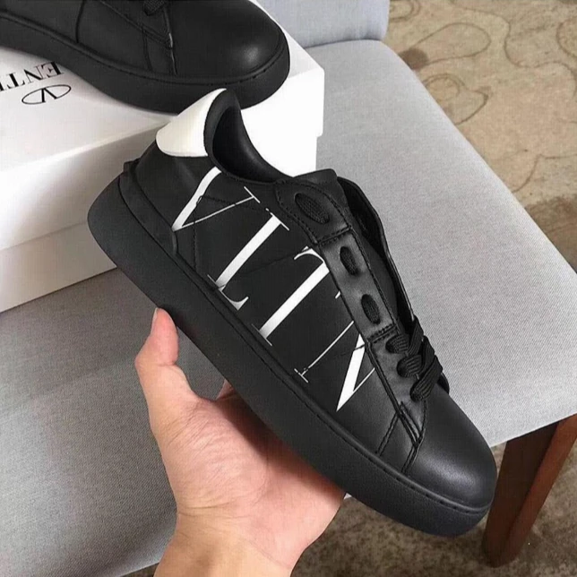 全新未使用 Valentino/华伦天奴  VLTN低帮休闲鞋/36.5