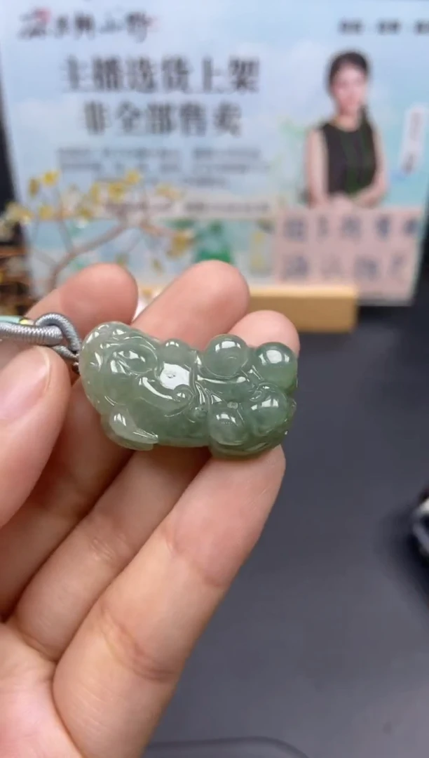 颈饰未镶嵌翡翠天然翡翠A货75