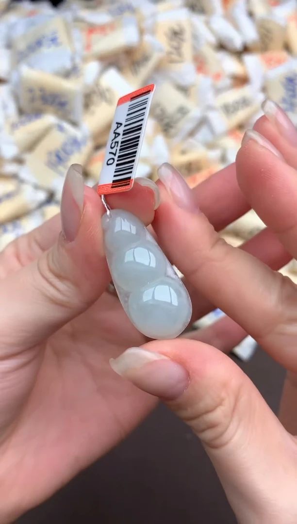 未镶嵌挂件翡翠—