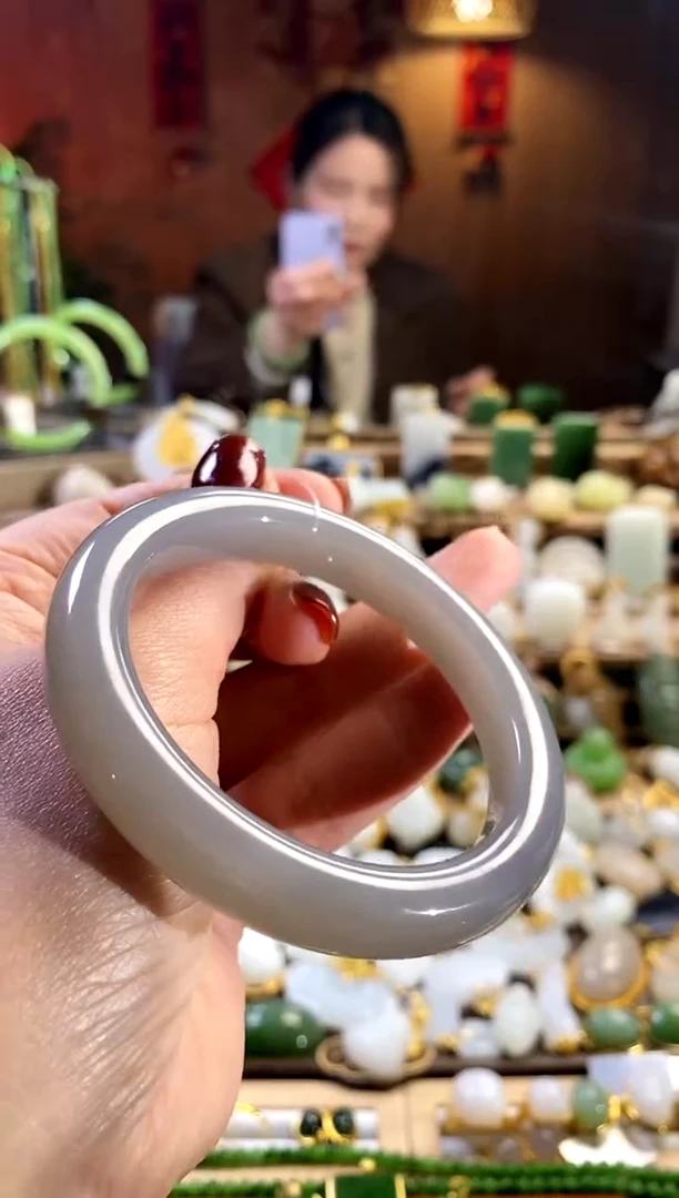 【闪购商品】和田玉手镯未镶嵌56.6